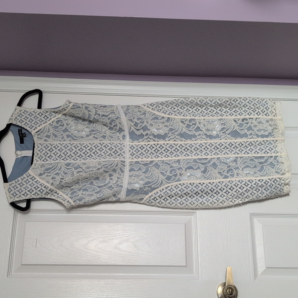 EUC s.6 Sangria Blue & White Lace Dress